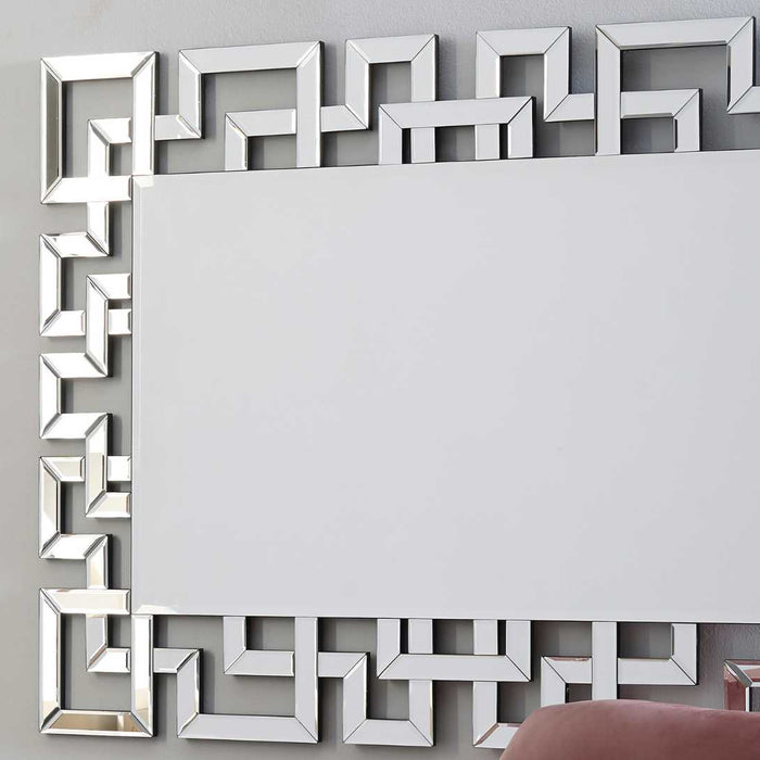 Enhance Your Room Decor with the Strategic Use of Mirrors