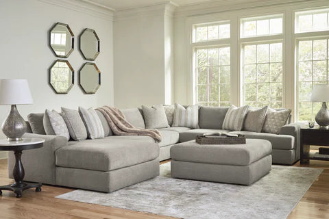 Avaliyah Sectional with Chaise