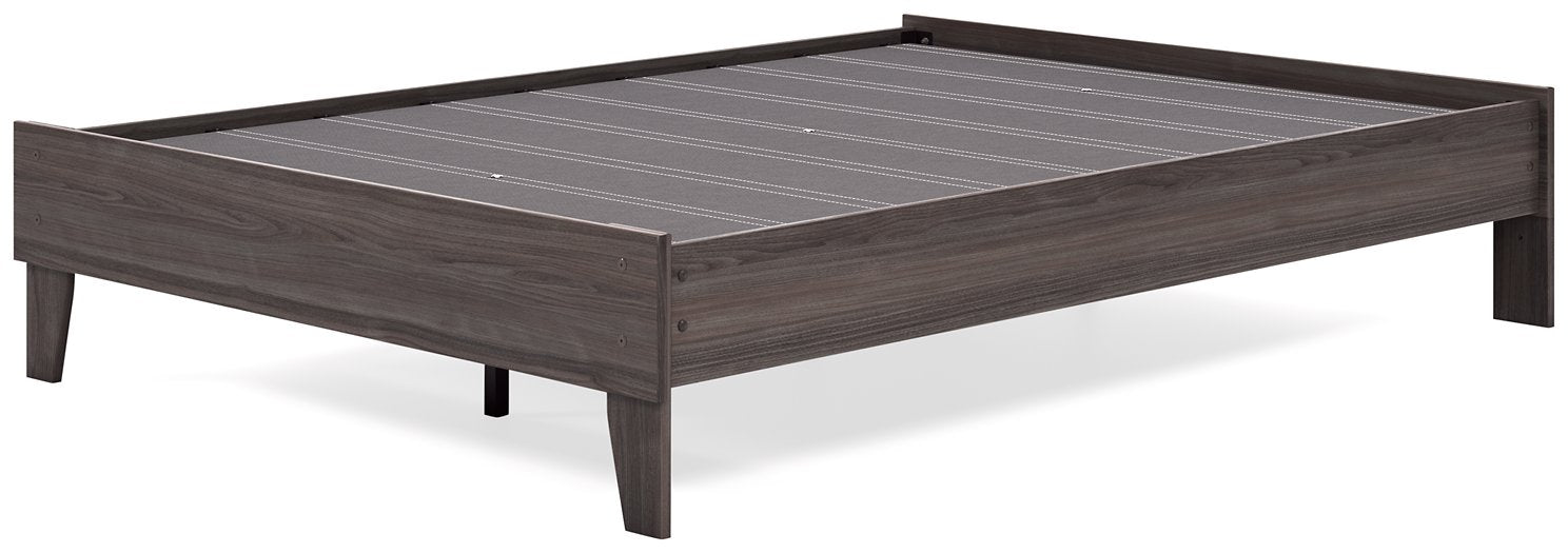 Brymont Panel Bed