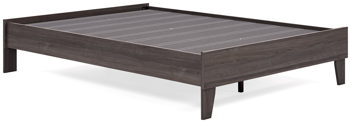 Brymont Panel Bed