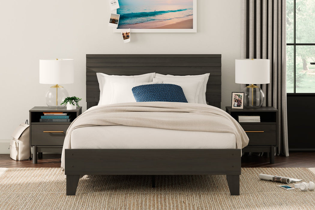 Brymont Panel Bed