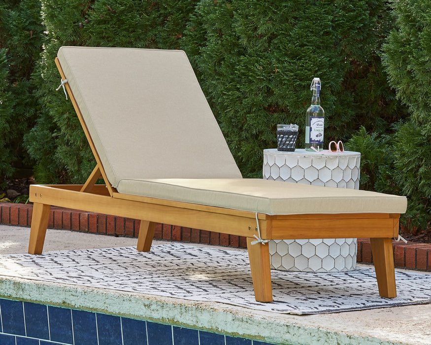 Byron Bay Chaise Lounge with Cushion